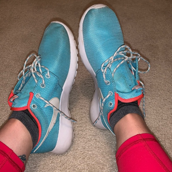 Nike Roshe Runs - Women’s size 8, Youth size 6.5 - Picture 1 of 8